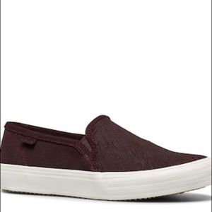 NEW KEDS Double Decker Women’s Burgundy Slip On Sneaker Textured Suede Upper 9.5